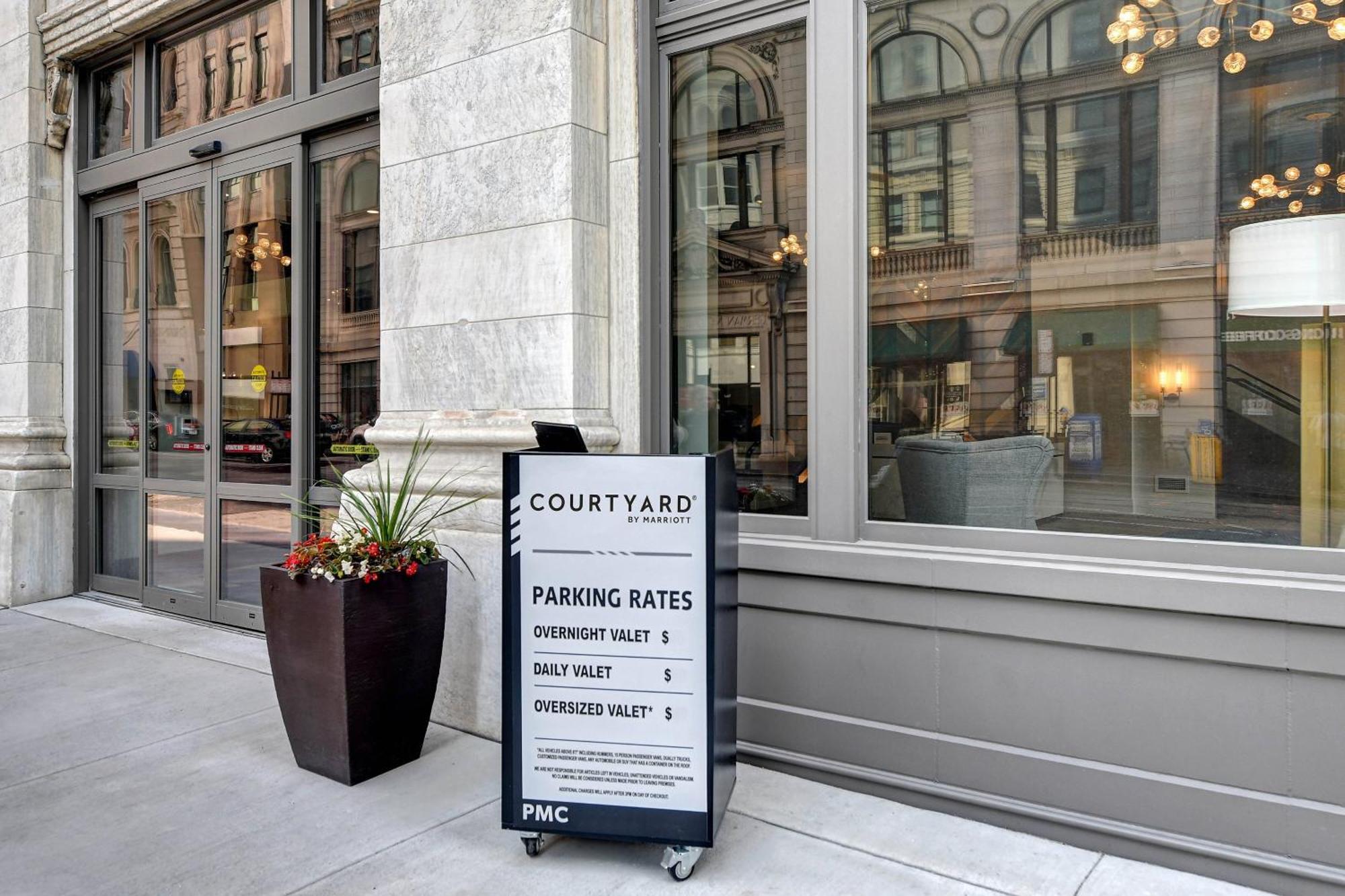 Courtyard By Marriott Cincinnati Downtown Eksteriør billede