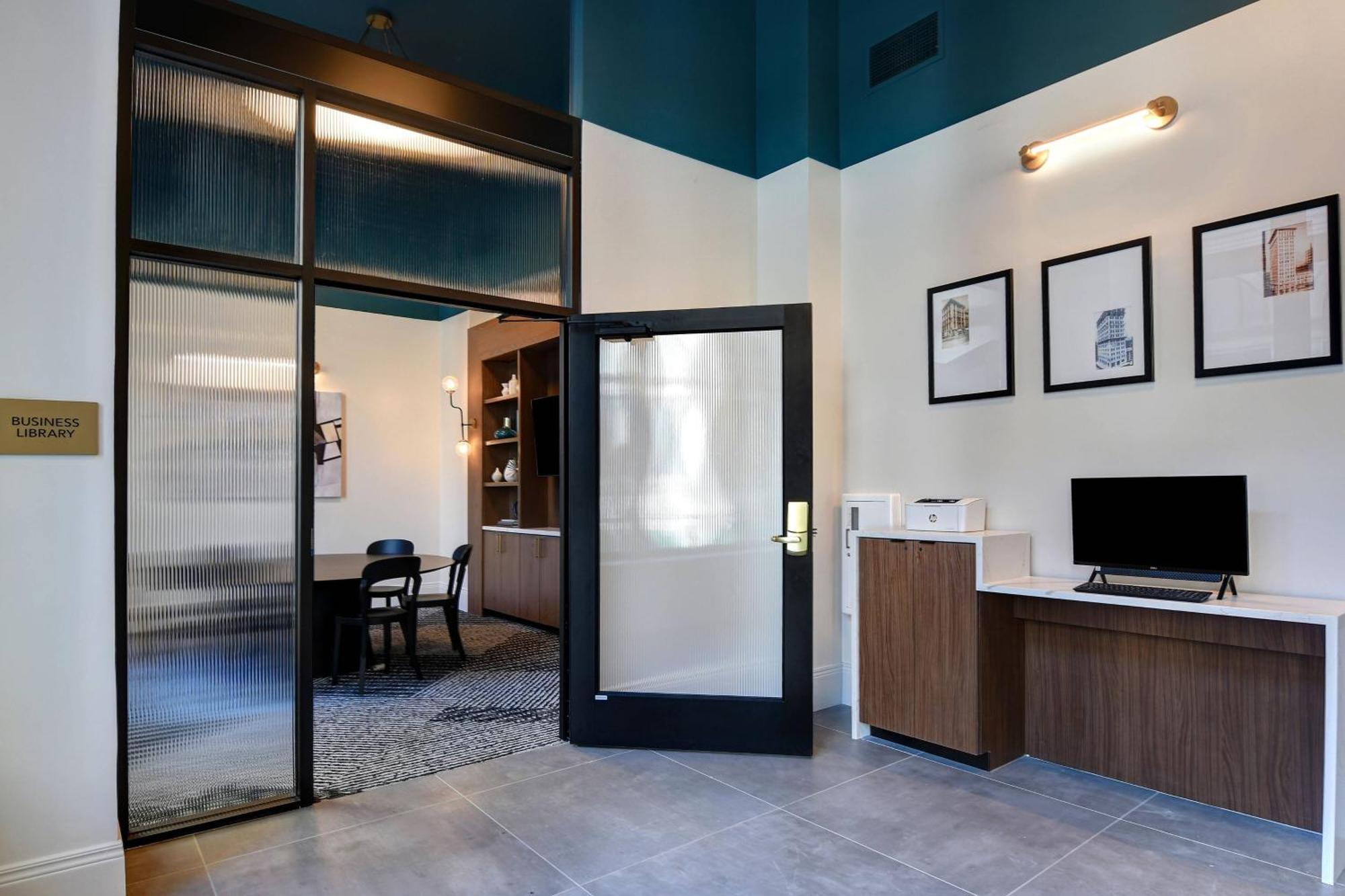 Courtyard By Marriott Cincinnati Downtown Eksteriør billede